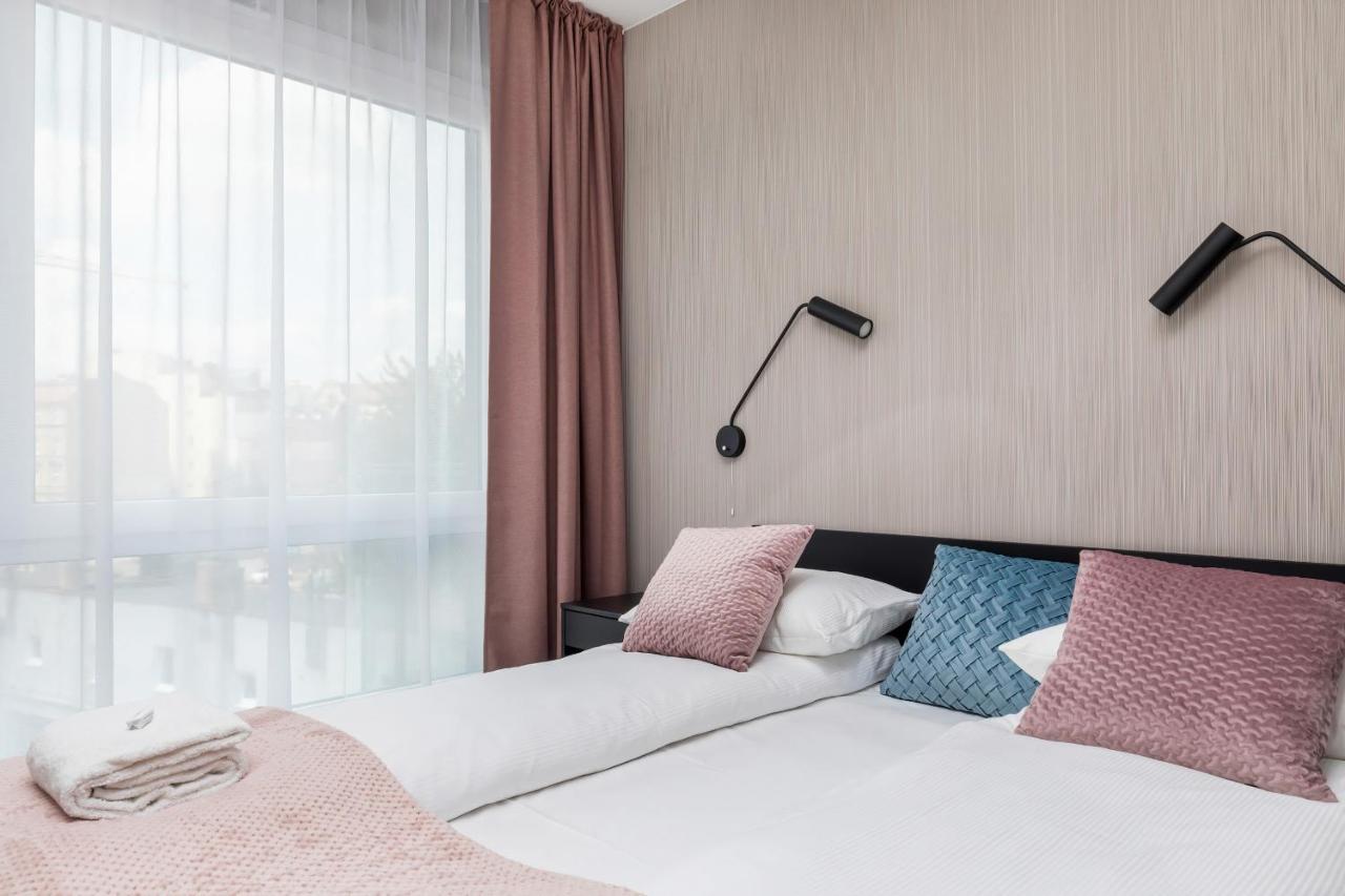 Modern City Center Apartments By Noclegi Renters Poznan Bagian luar foto