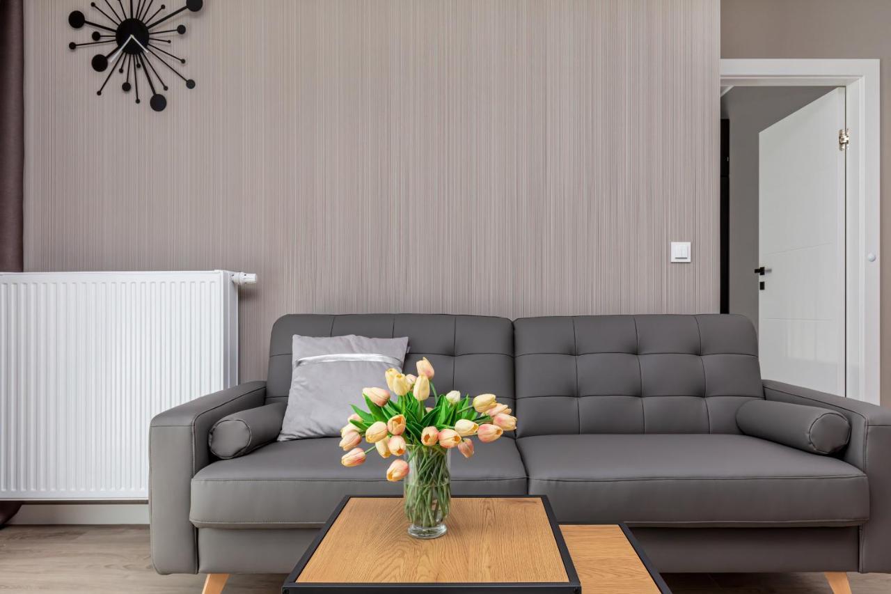 Modern City Center Apartments By Noclegi Renters Poznan Bagian luar foto